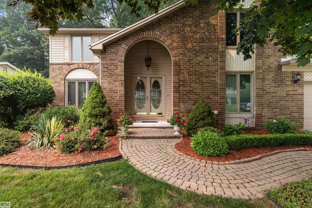 885 Medinah Drive Rochester Hills City MI 48309