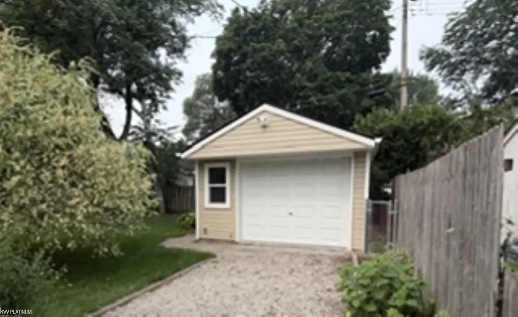 1819 Washington Street Algonac City MI 48001