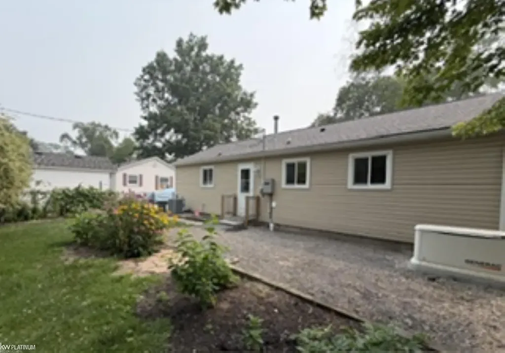 1819 Washington Street Algonac City MI 48001