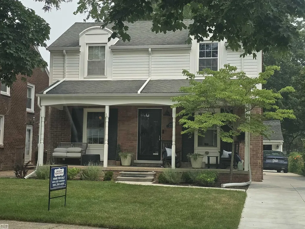 1830 Kenmore Drive Grosse Pointe Woods City MI 48236
