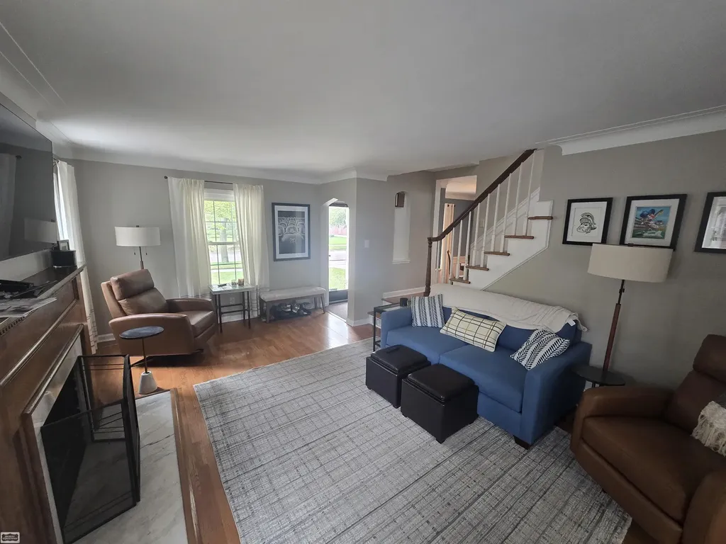 1830 Kenmore Drive Grosse Pointe Woods City MI 48236