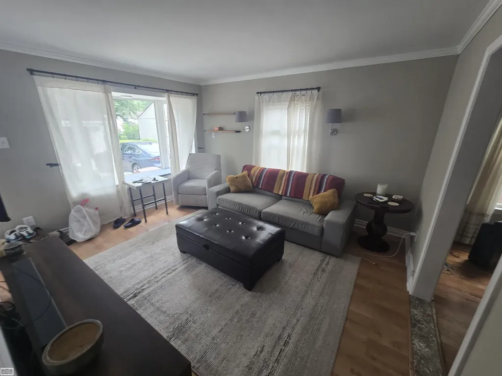 1830 Kenmore Drive Grosse Pointe Woods City MI 48236
