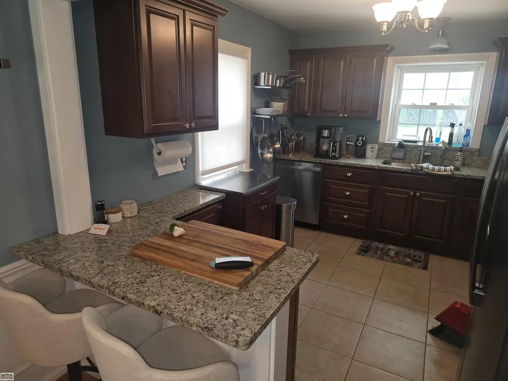 1830 Kenmore Drive Grosse Pointe Woods City MI 48236