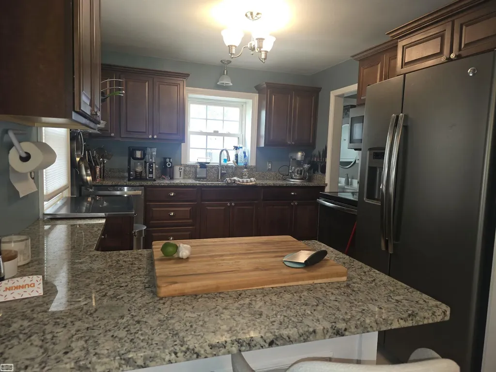 1830 Kenmore Drive Grosse Pointe Woods City MI 48236