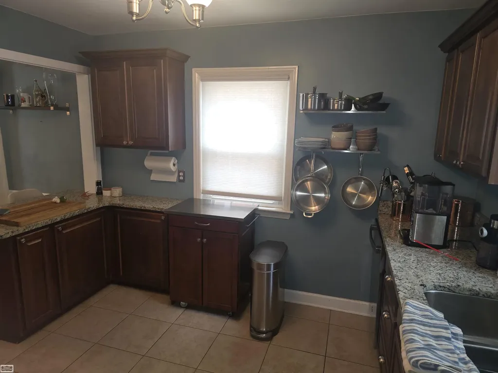 1830 Kenmore Drive Grosse Pointe Woods City MI 48236