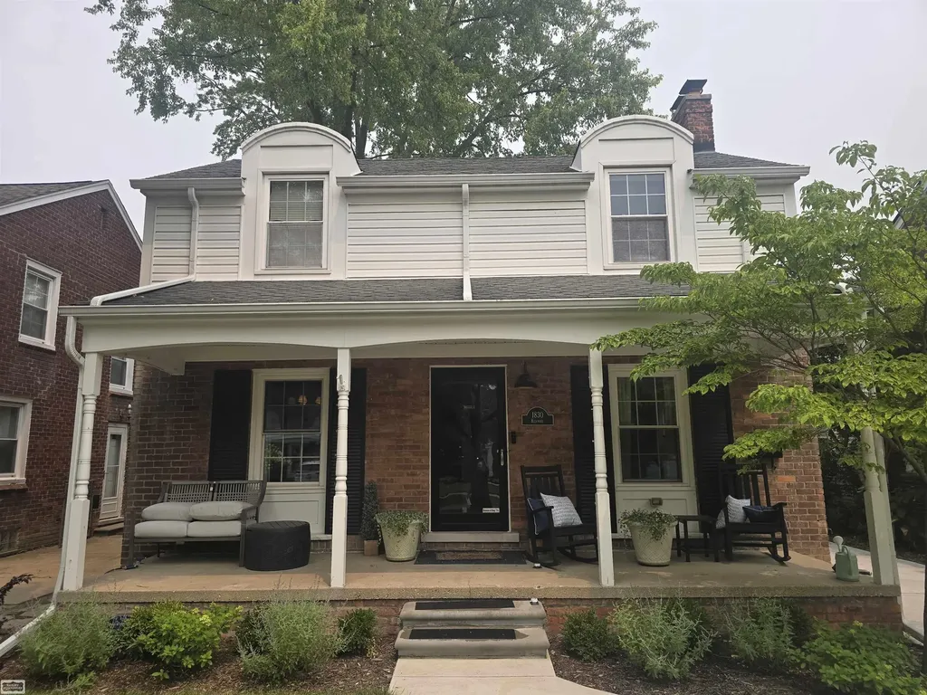 1830 Kenmore Drive Grosse Pointe Woods City MI 48236