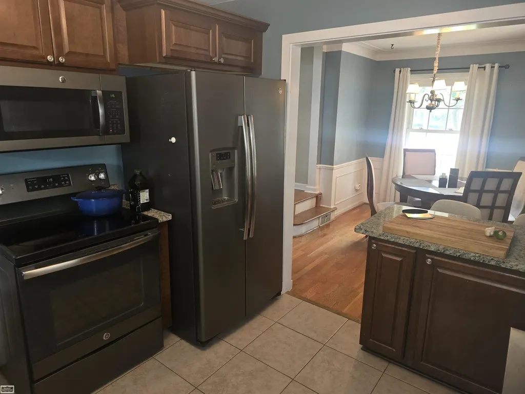 1830 Kenmore Drive Grosse Pointe Woods City MI 48236