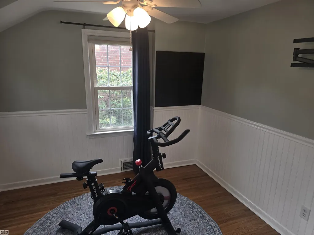 1830 Kenmore Drive Grosse Pointe Woods City MI 48236
