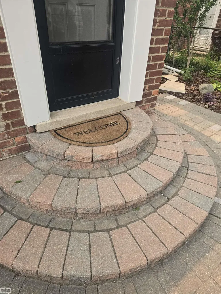 1830 Kenmore Drive Grosse Pointe Woods City MI 48236