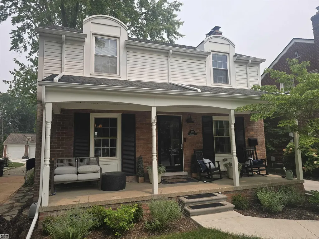 1830 Kenmore Drive Grosse Pointe Woods City MI 48236