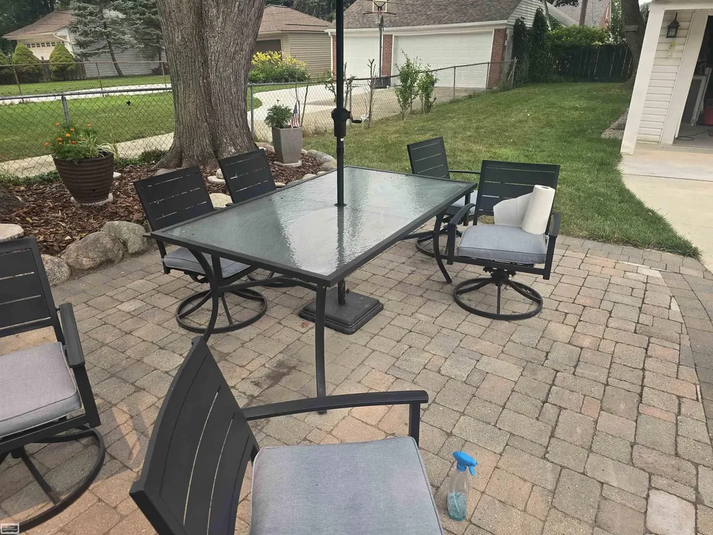 1830 Kenmore Drive Grosse Pointe Woods City MI 48236