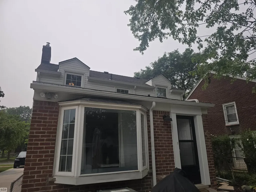 1830 Kenmore Drive Grosse Pointe Woods City MI 48236