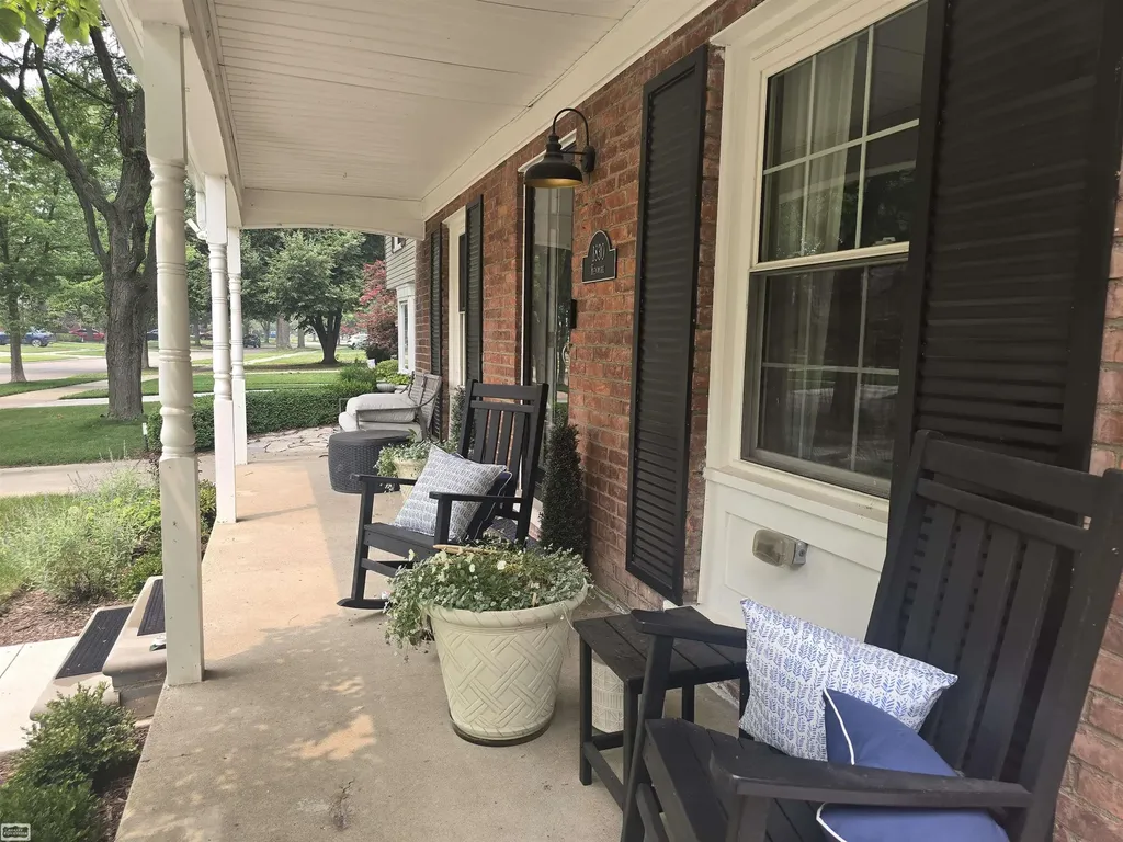1830 Kenmore Drive Grosse Pointe Woods City MI 48236