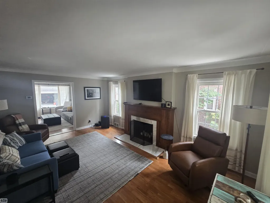 1830 Kenmore Drive Grosse Pointe Woods City MI 48236