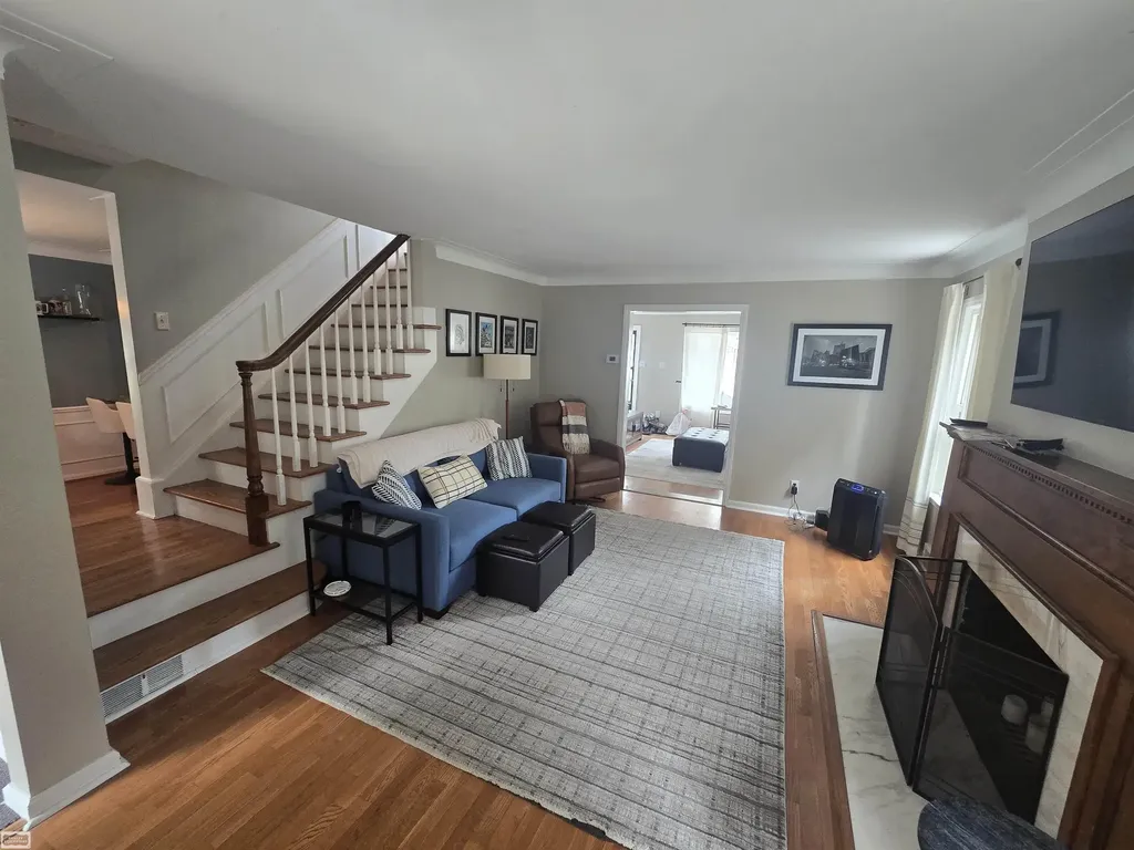 1830 Kenmore Drive Grosse Pointe Woods City MI 48236