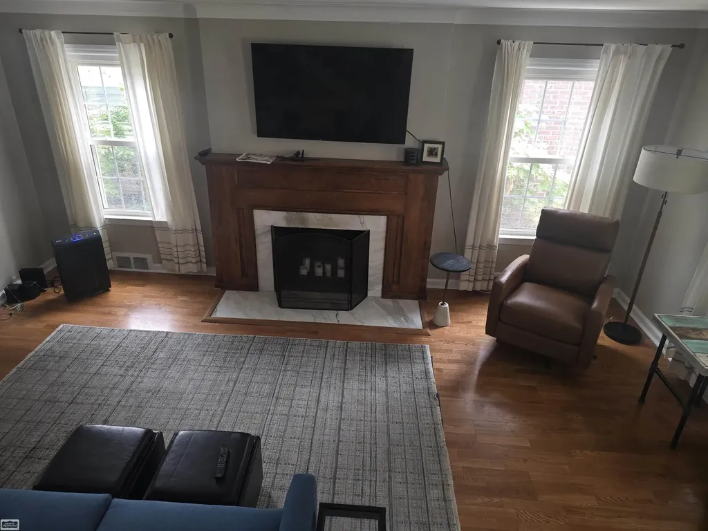 1830 Kenmore Drive Grosse Pointe Woods City MI 48236