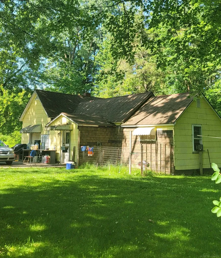 2325 E Sanilac Road Caro City MI 48723