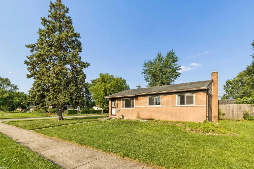 35733 Simon Drive Clinton Charter Township MI 48035