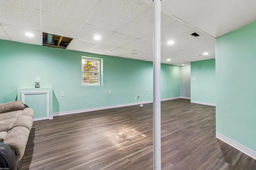 35733 Simon Drive Clinton Charter Township MI 48035