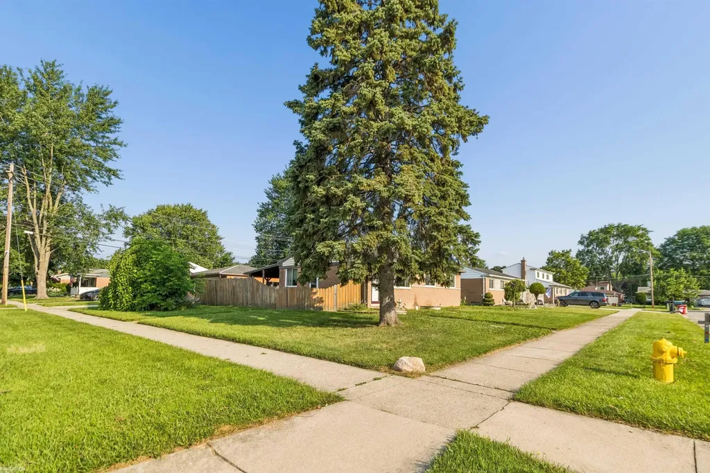 35733 Simon Drive Clinton Charter Township MI 48035