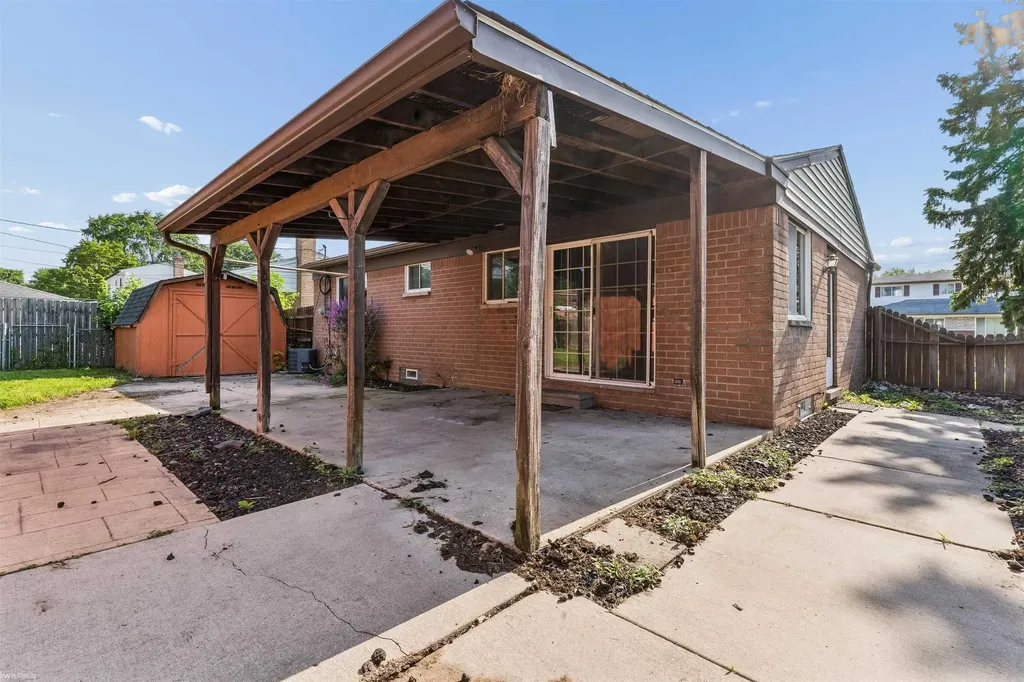 35733 Simon Drive Clinton Charter Township MI 48035