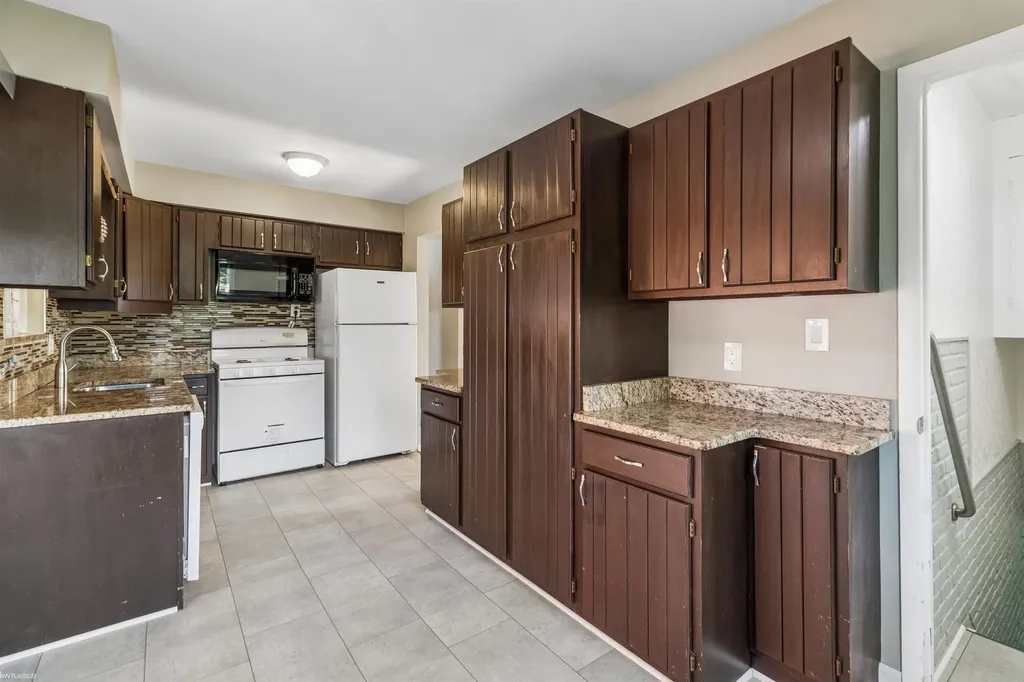 35733 Simon Drive Clinton Charter Township MI 48035