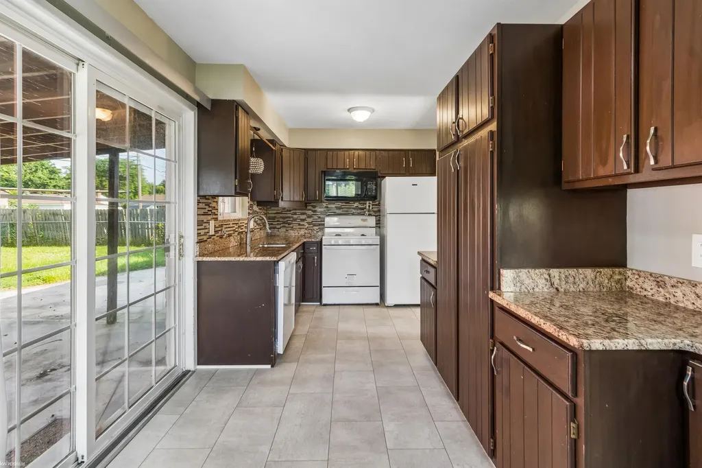35733 Simon Drive Clinton Charter Township MI 48035