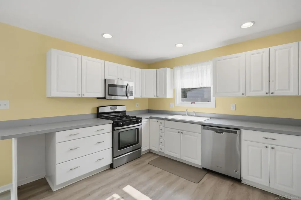 14122 Mary Grove Drive Sterling Heights City MI 48313