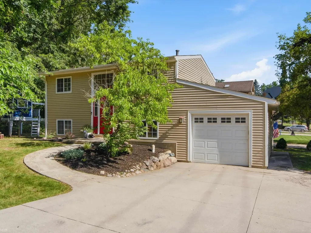 715 N Conklin Road Lake Orion Village MI 48362
