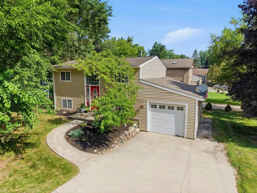 715 N Conklin Road Lake Orion Village MI 48362