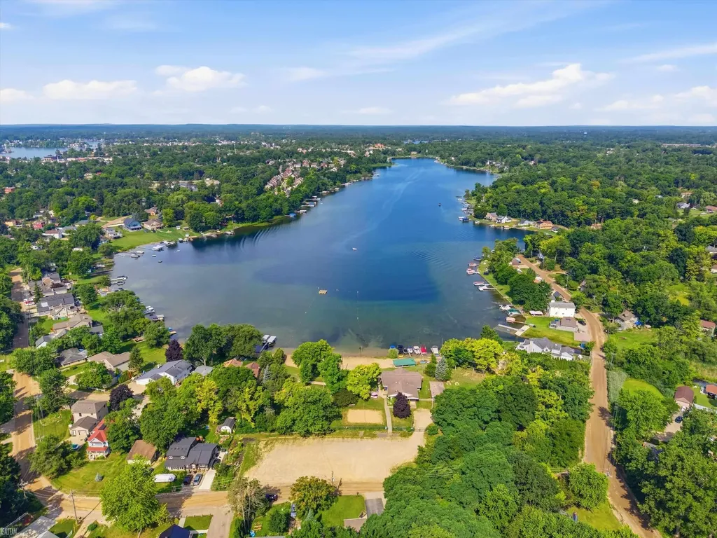 715 N Conklin Road Lake Orion Village MI 48362