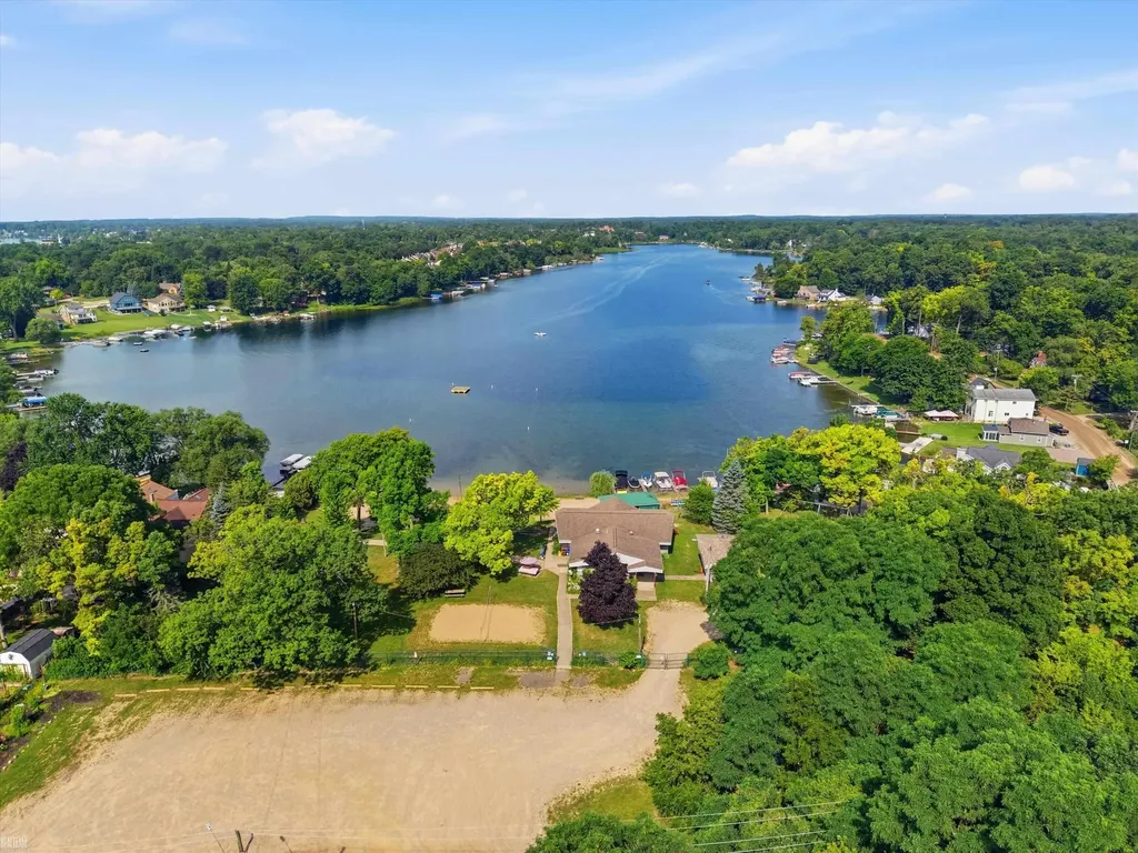 715 N Conklin Road Lake Orion Village MI 48362