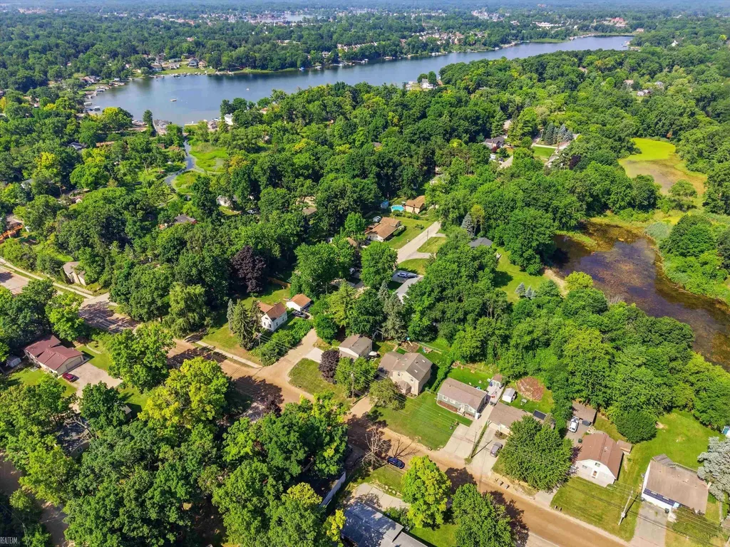 715 N Conklin Road Lake Orion Village MI 48362
