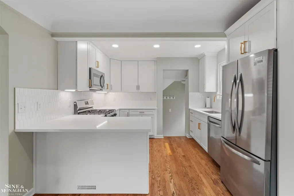 1602 Anita Avenue Grosse Pointe Woods City MI 48236