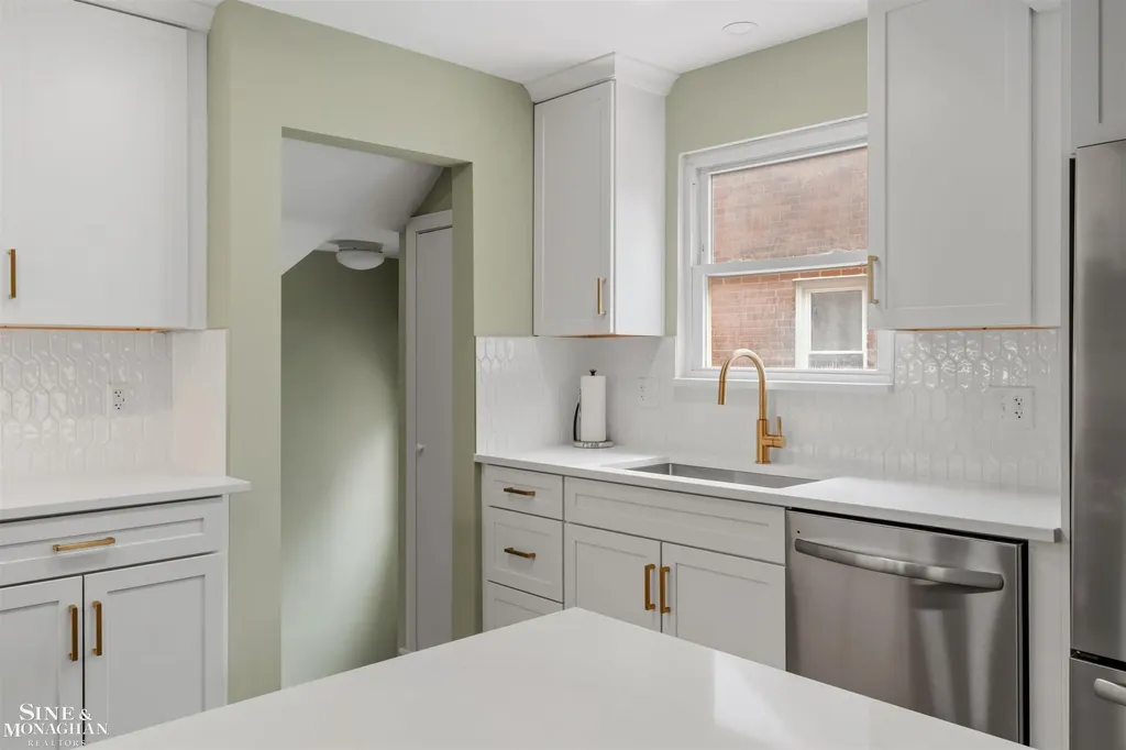 1602 Anita Avenue Grosse Pointe Woods City MI 48236