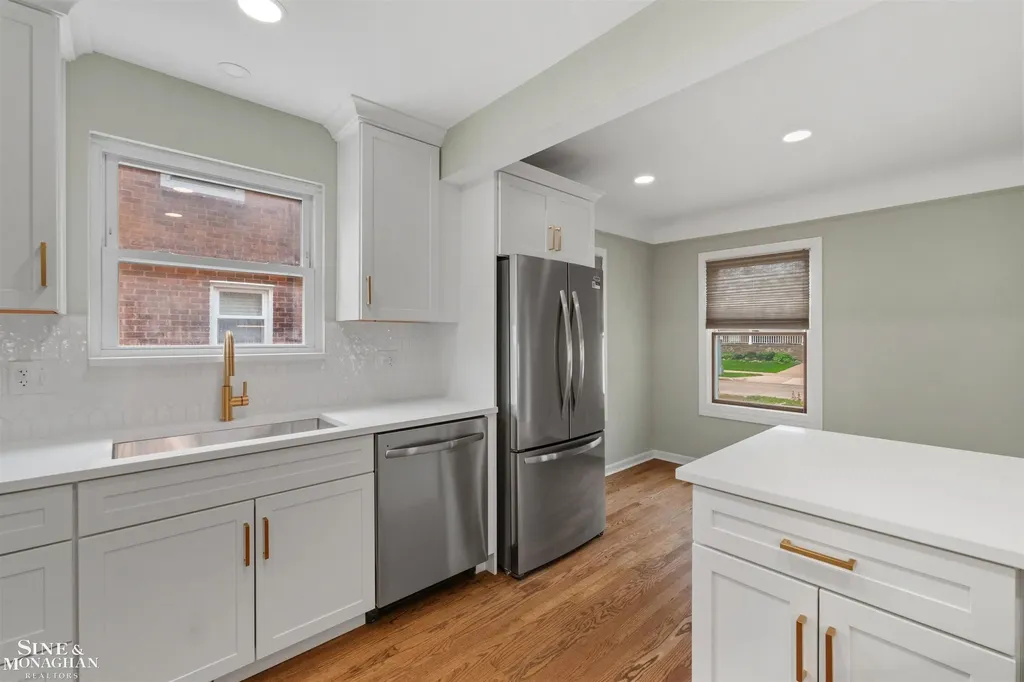 1602 Anita Avenue Grosse Pointe Woods City MI 48236