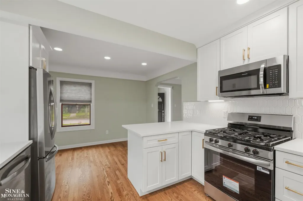 1602 Anita Avenue Grosse Pointe Woods City MI 48236