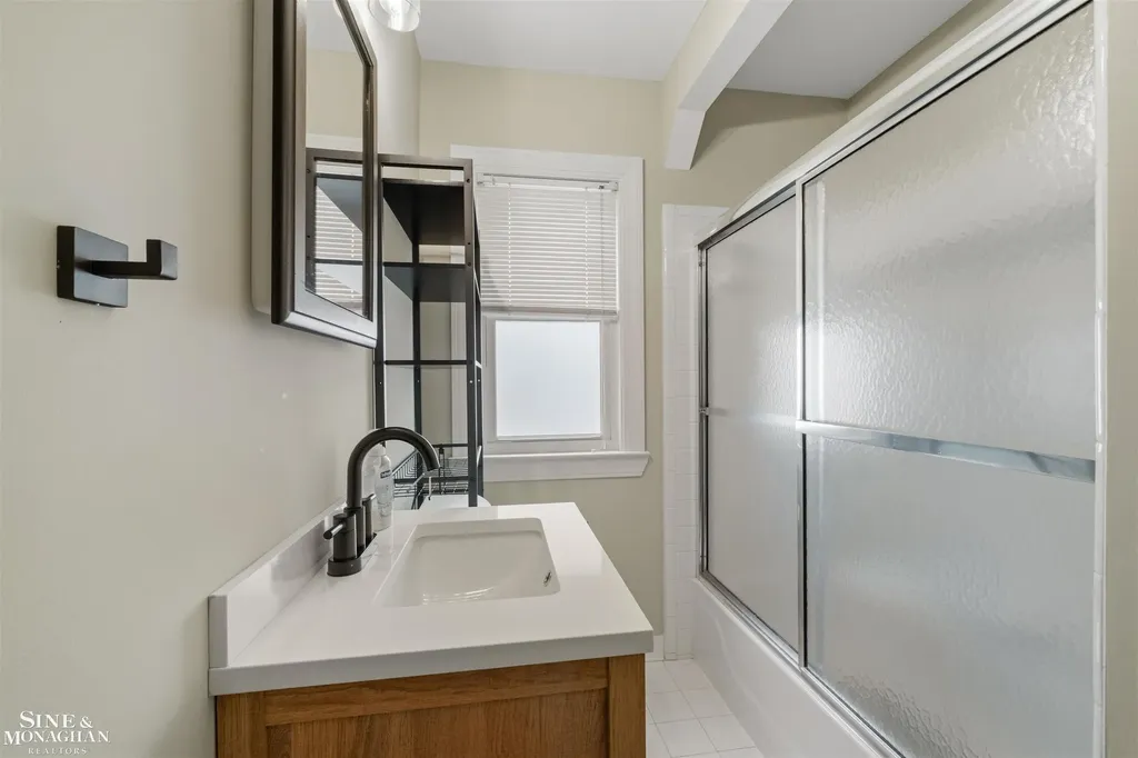 1602 Anita Avenue Grosse Pointe Woods City MI 48236