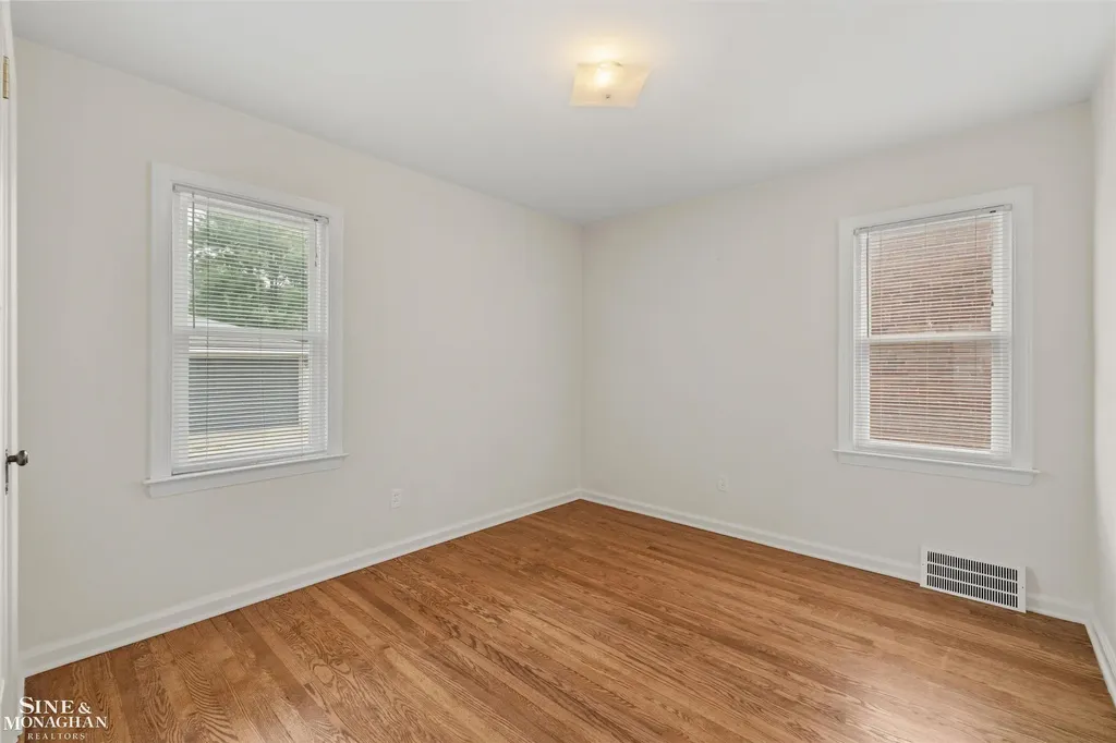 1602 Anita Avenue Grosse Pointe Woods City MI 48236