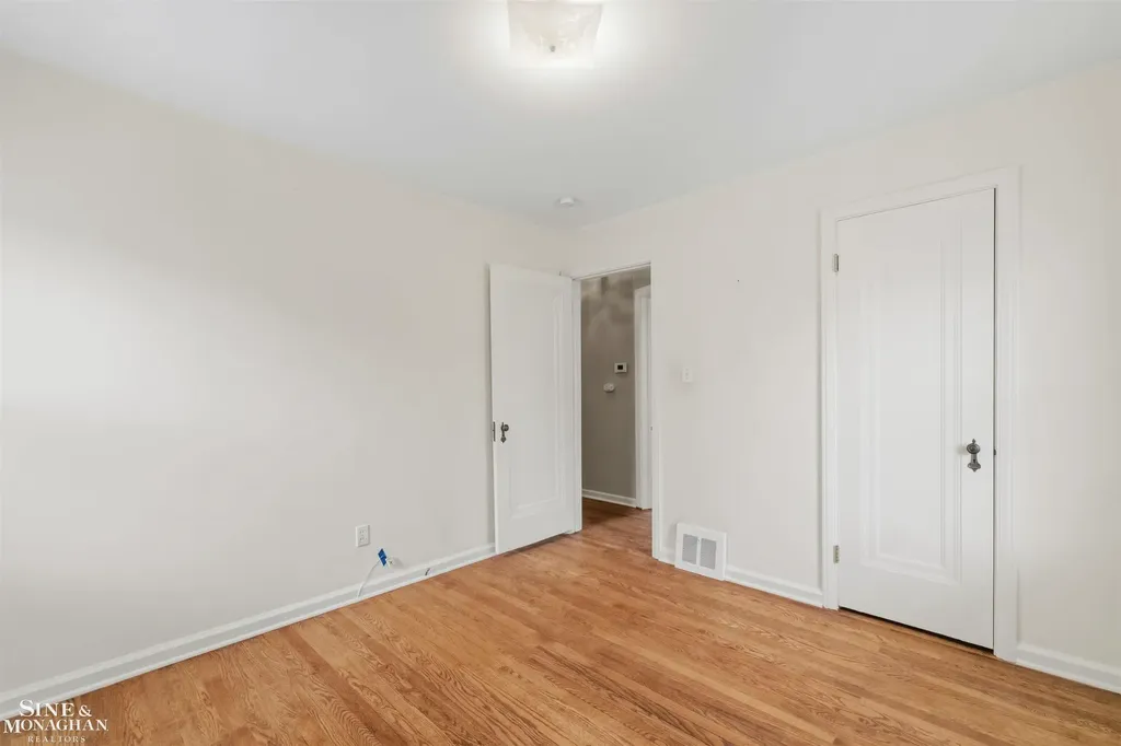 1602 Anita Avenue Grosse Pointe Woods City MI 48236