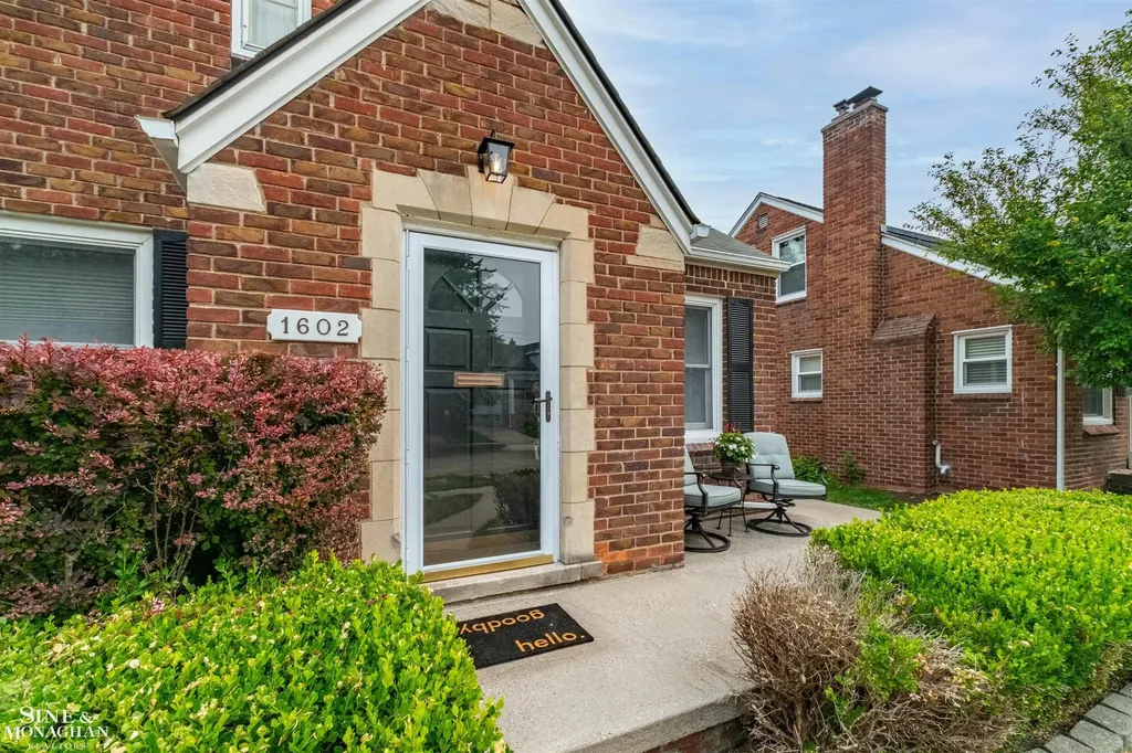 1602 Anita Avenue Grosse Pointe Woods City MI 48236