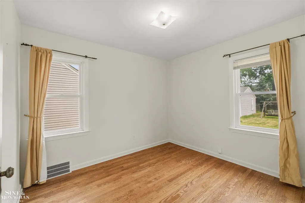 1602 Anita Avenue Grosse Pointe Woods City MI 48236