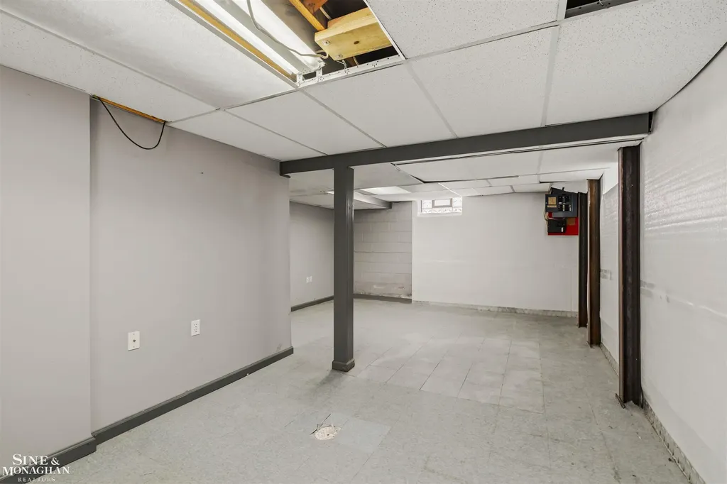 1602 Anita Avenue Grosse Pointe Woods City MI 48236