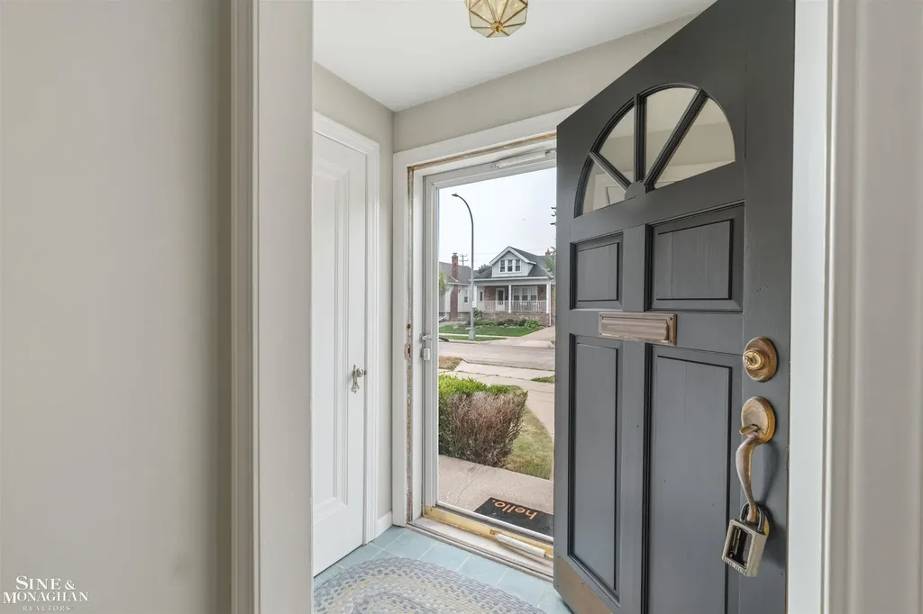 1602 Anita Avenue Grosse Pointe Woods City MI 48236