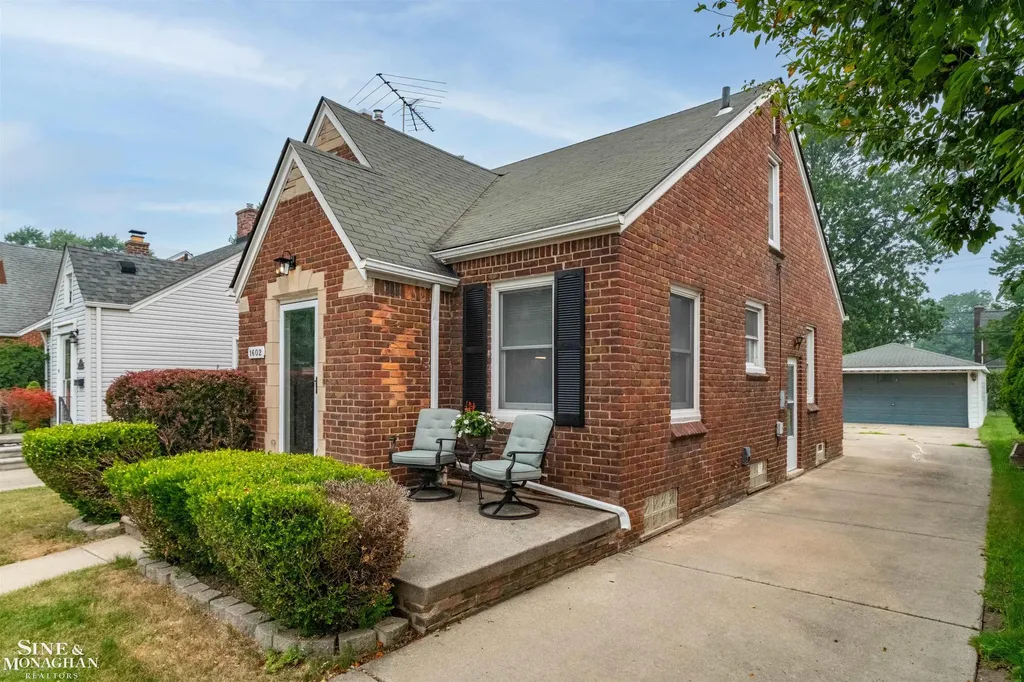1602 Anita Avenue Grosse Pointe Woods City MI 48236