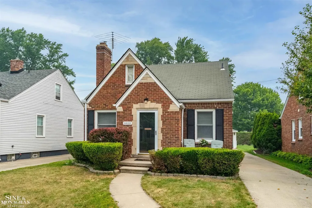 1602 Anita Avenue Grosse Pointe Woods City MI 48236