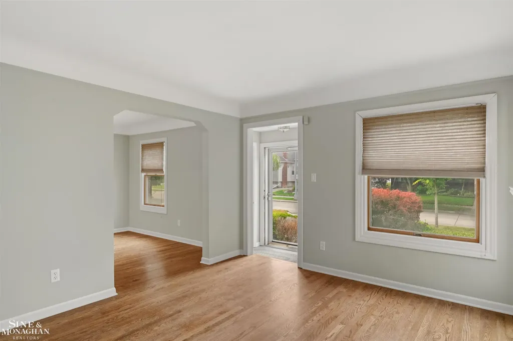 1602 Anita Avenue Grosse Pointe Woods City MI 48236