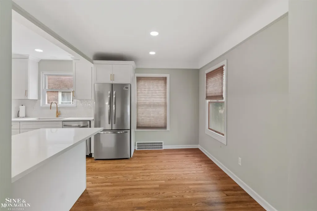1602 Anita Avenue Grosse Pointe Woods City MI 48236