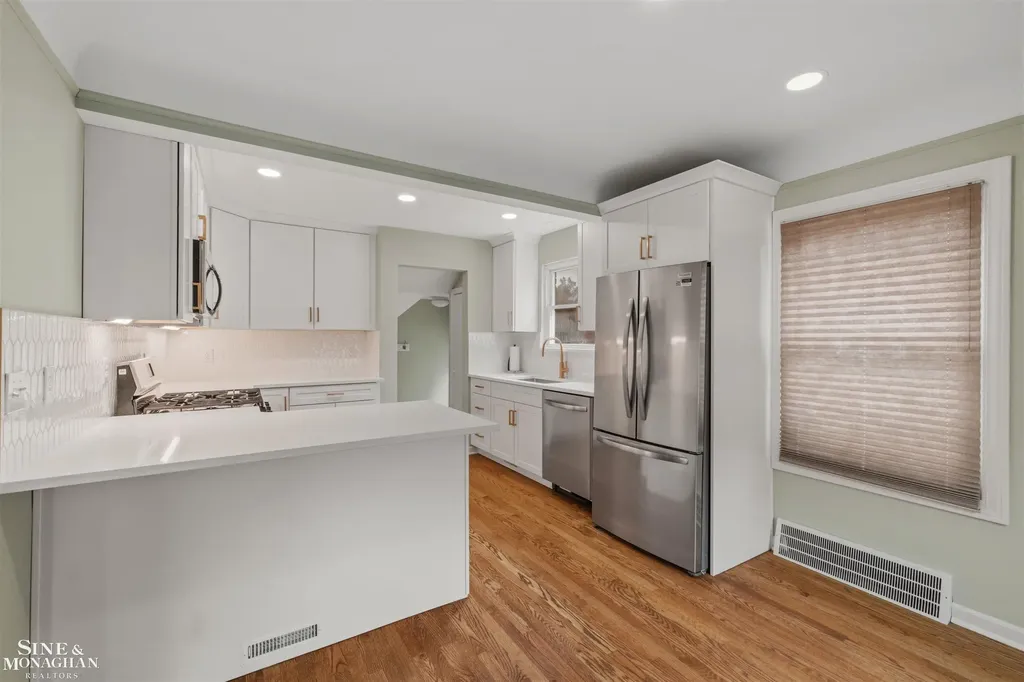 1602 Anita Avenue Grosse Pointe Woods City MI 48236