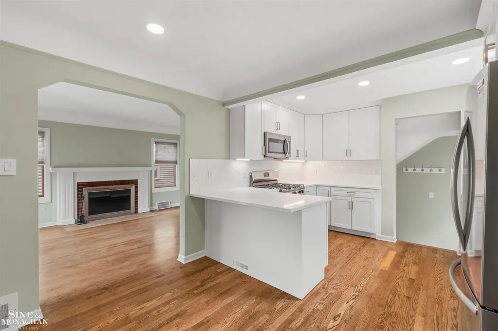 1602 Anita Avenue Grosse Pointe Woods City MI 48236